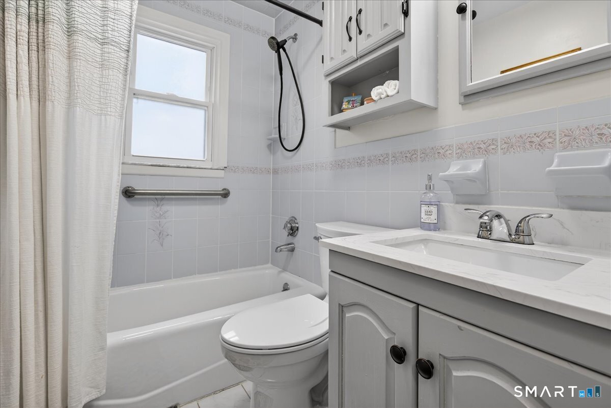 595 Laurel Street East Haven CT 06512