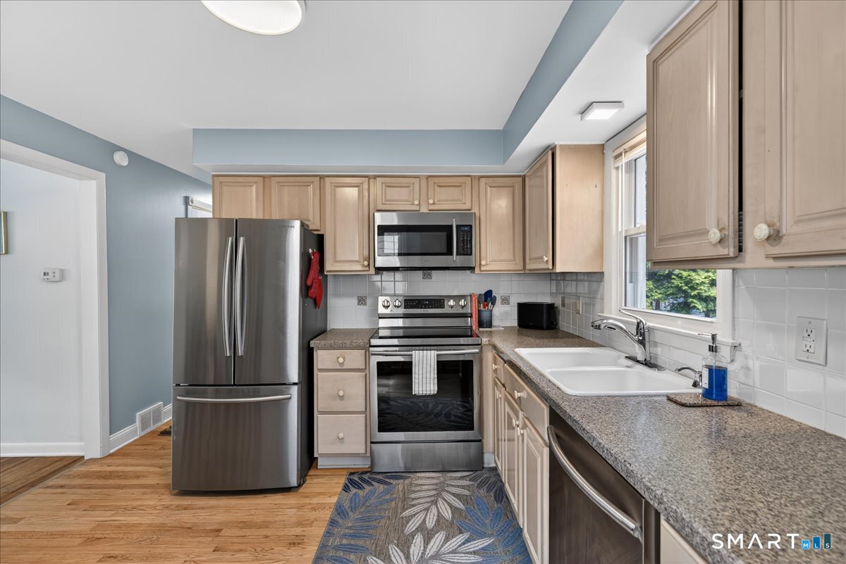 595 Laurel Street East Haven CT 06512