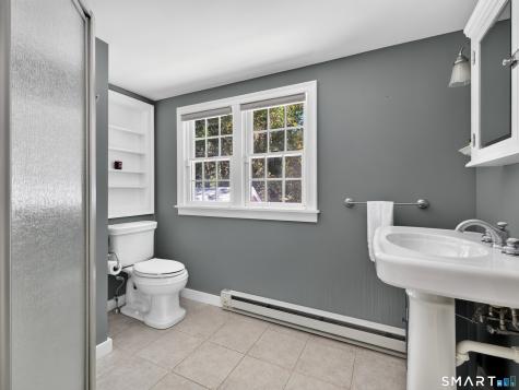 40 Niles Hill Road New London CT 06320