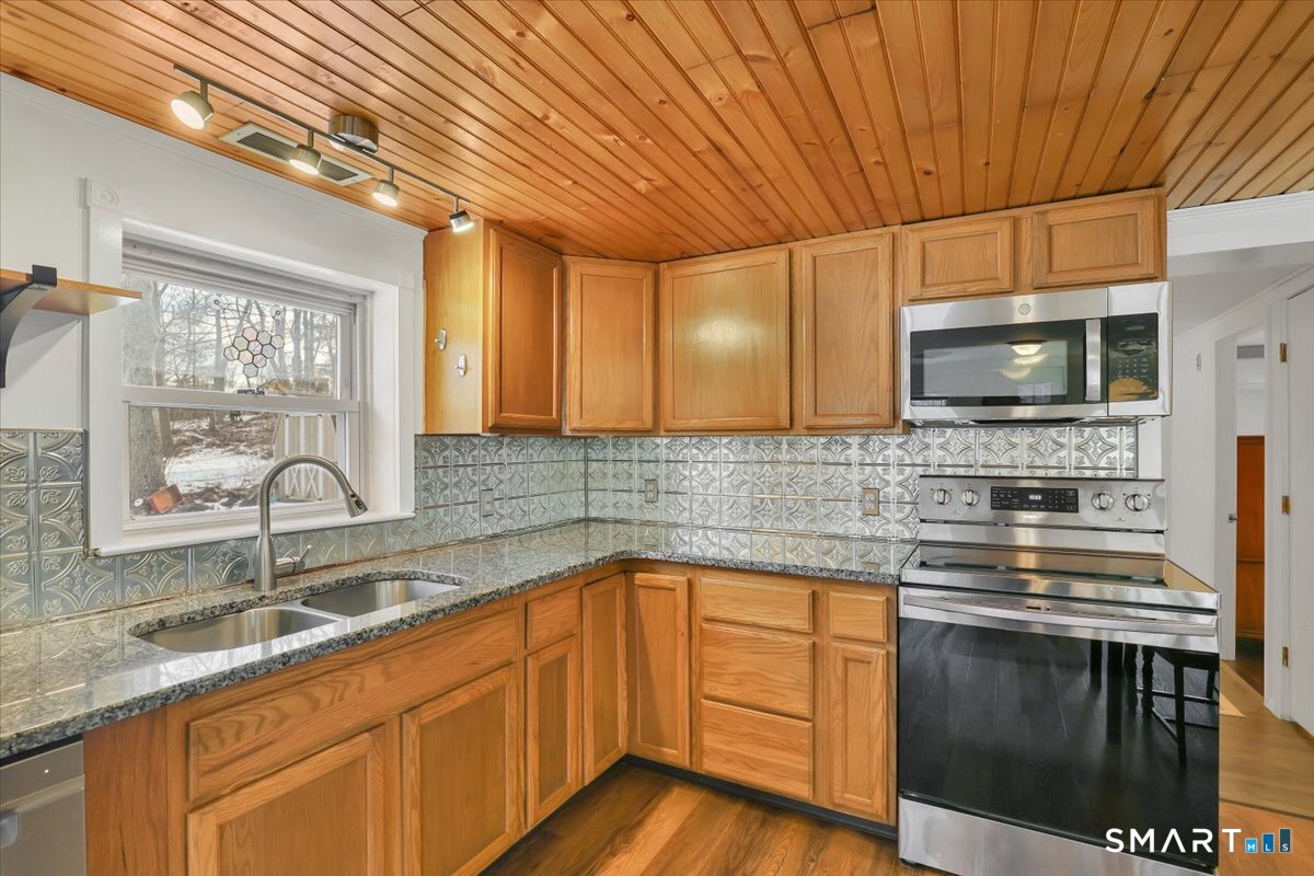 5 Seminole Trail East Hampton CT 06424