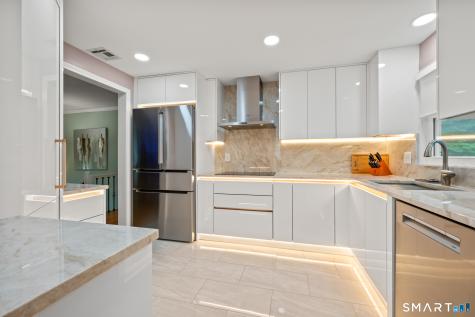 7 Field Drive Simsbury CT 06070