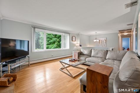 7 Field Drive Simsbury CT 06070