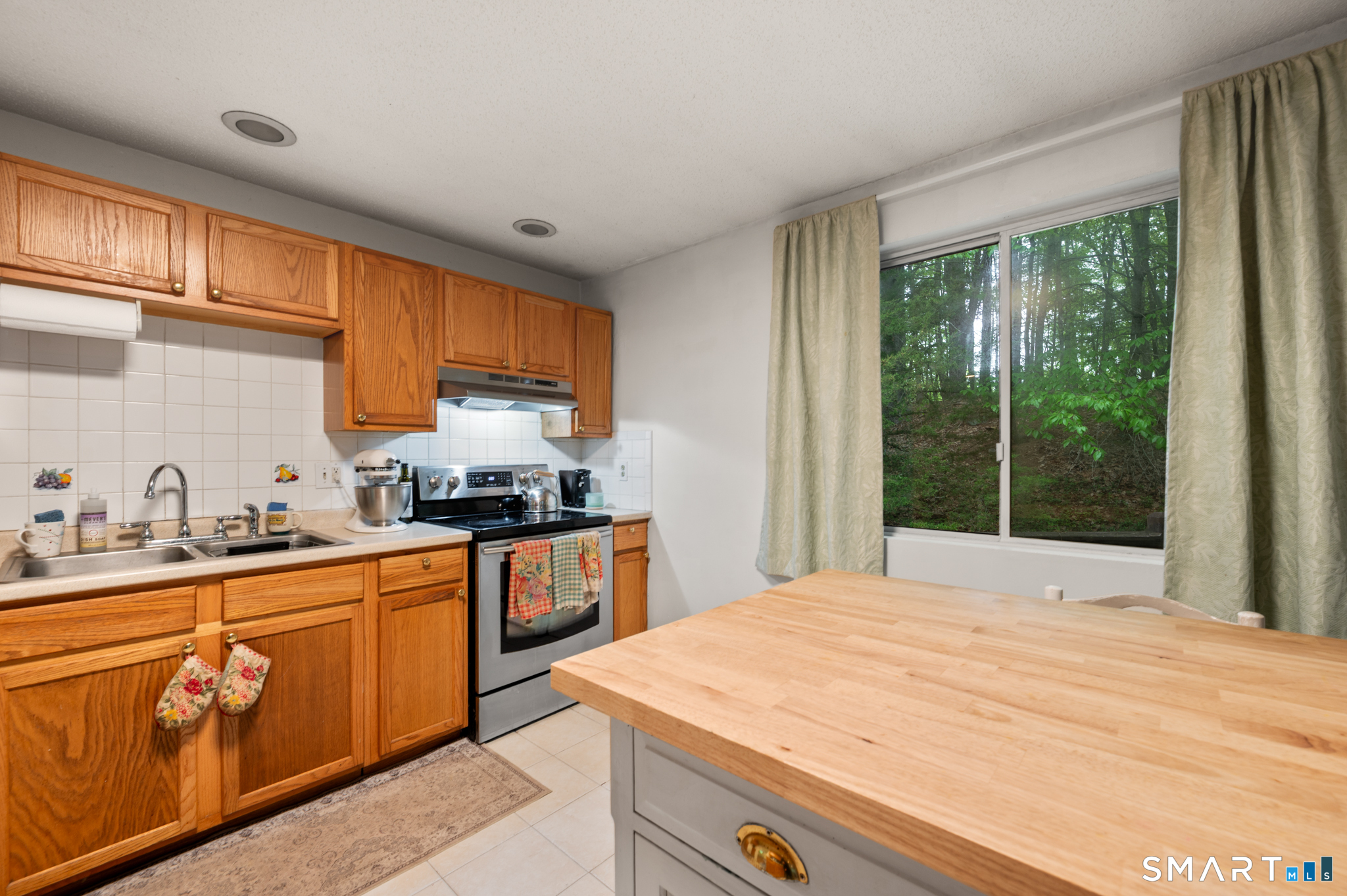 72 Old Meadow Plain Road Simsbury CT 06089