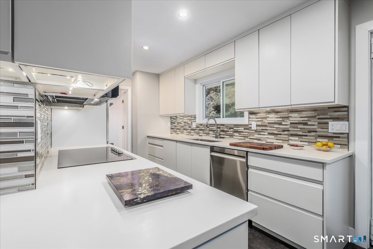 177 Mamanasco Road Ridgefield CT 06877