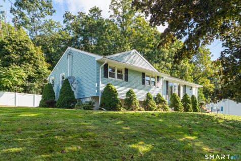 9 Robin Drive East Haven CT 06513