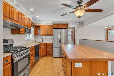 9 Robin Drive East Haven CT 06513
