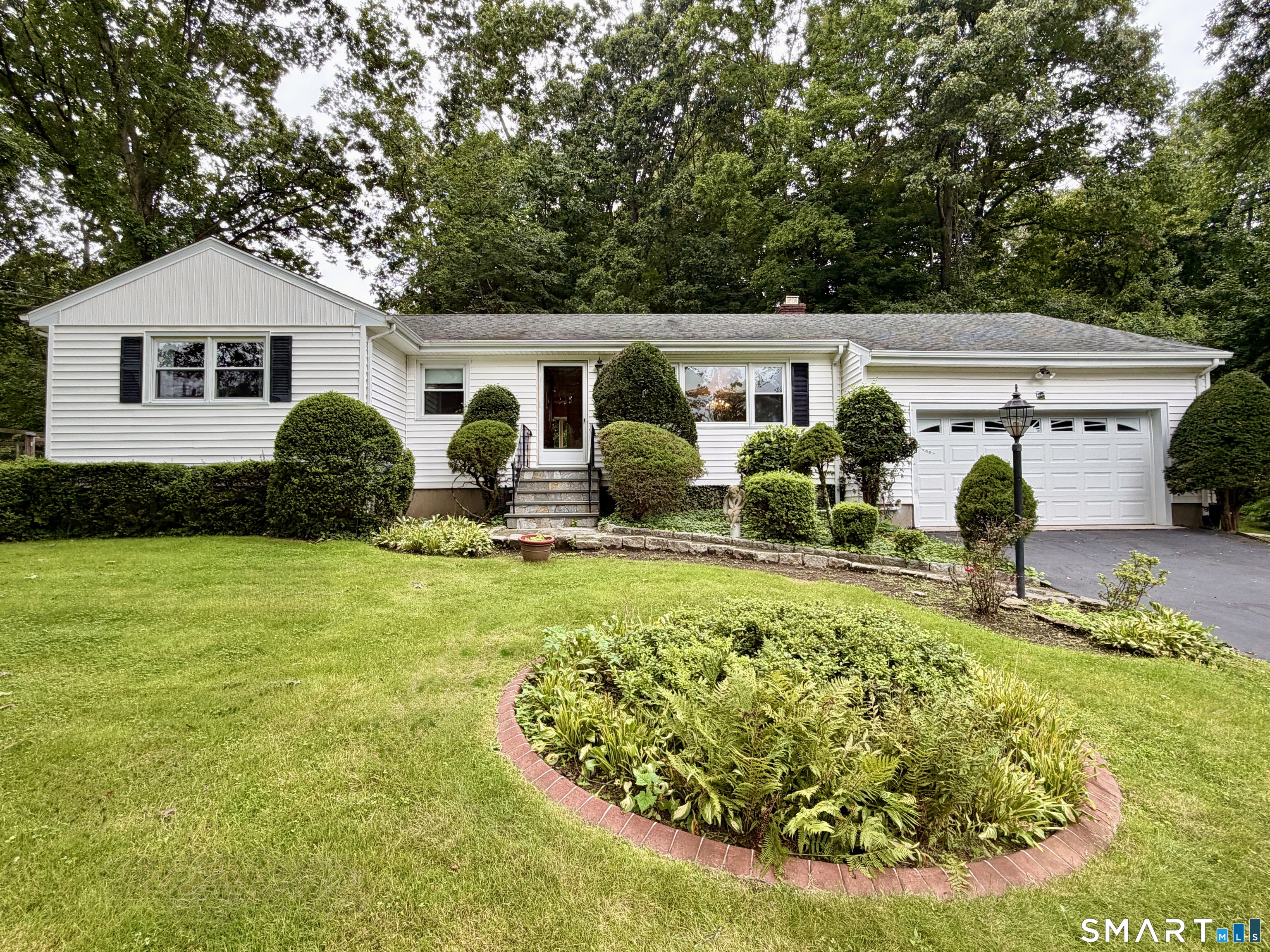 25 Noahs Ln Extension Norwalk CT 06851