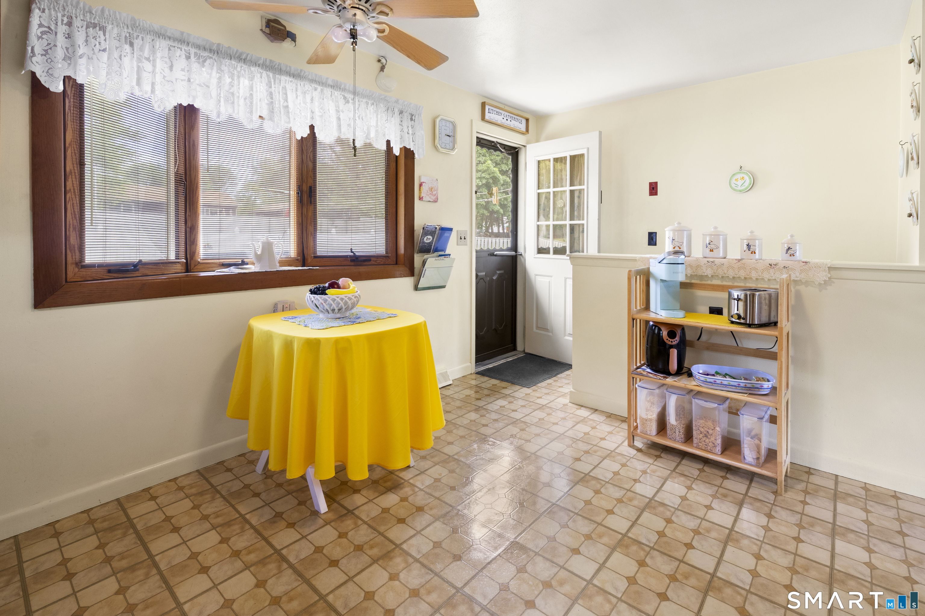 27 Mcintosh Avenue Montville CT 06382
