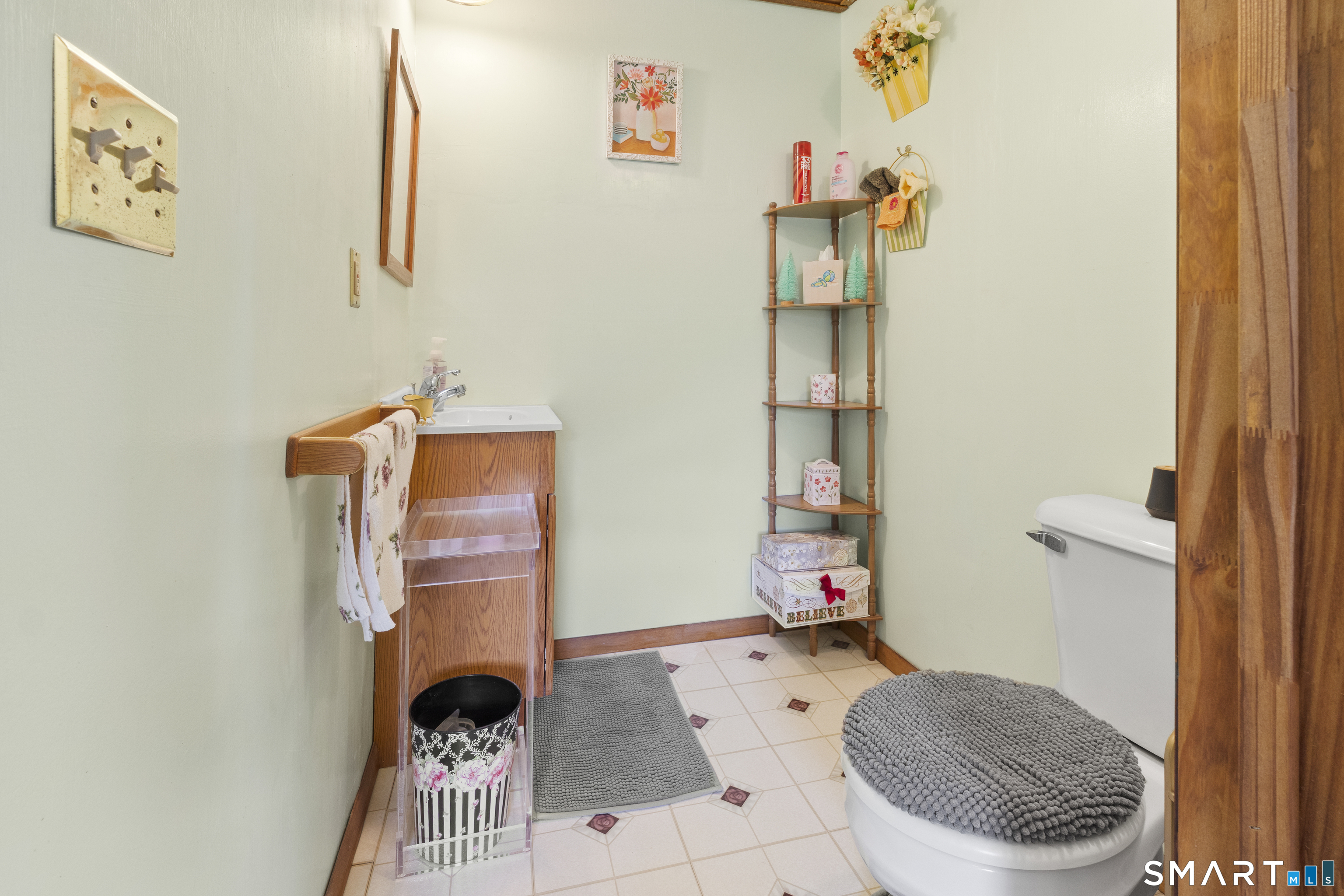 27 Mcintosh Avenue Montville CT 06382