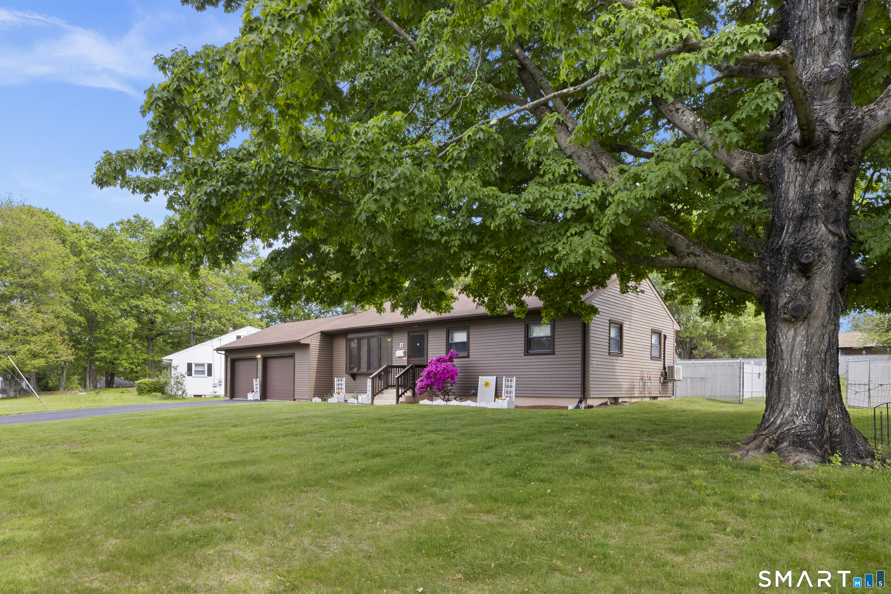 27 Mcintosh Avenue Montville CT 06382