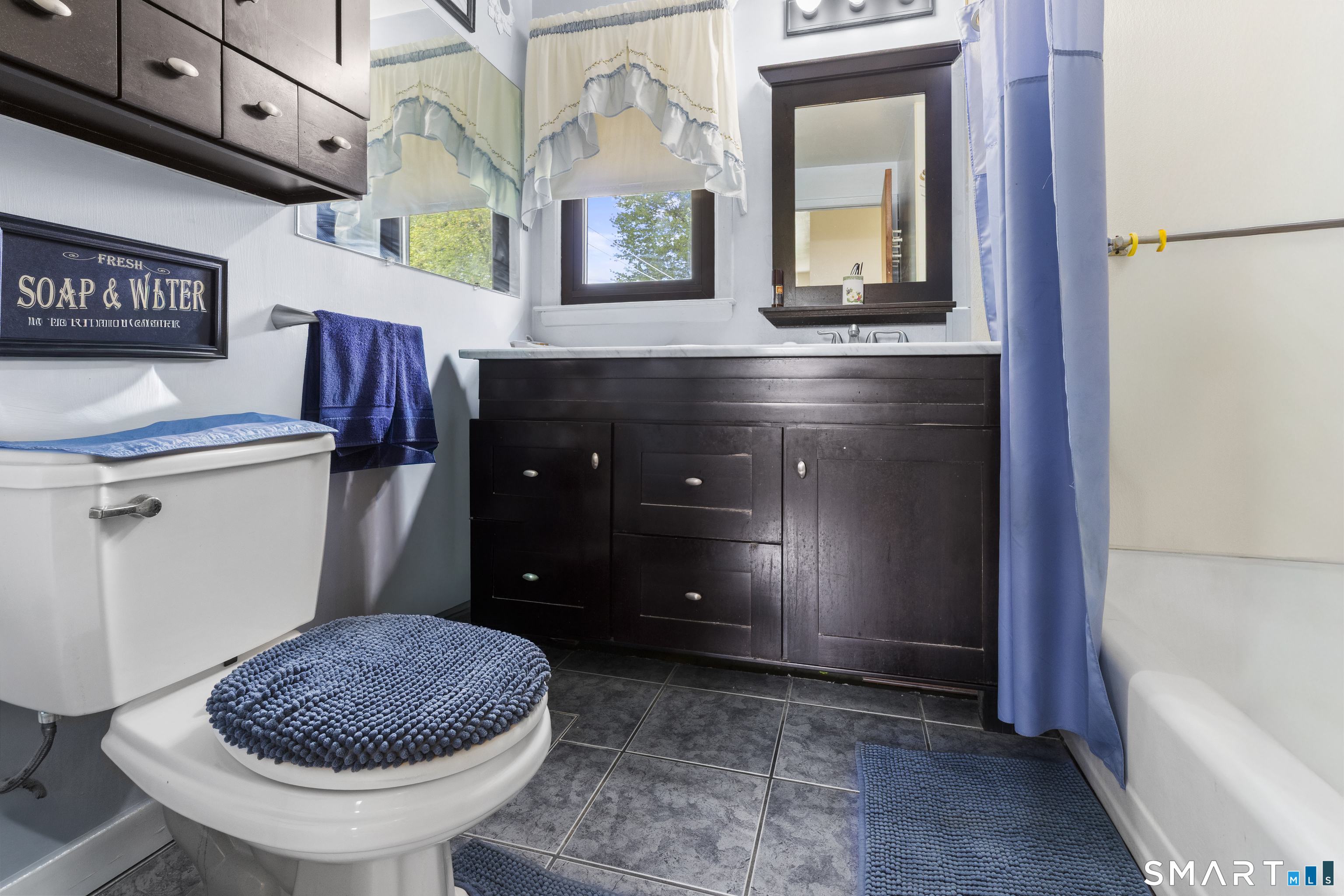 27 Mcintosh Avenue Montville CT 06382