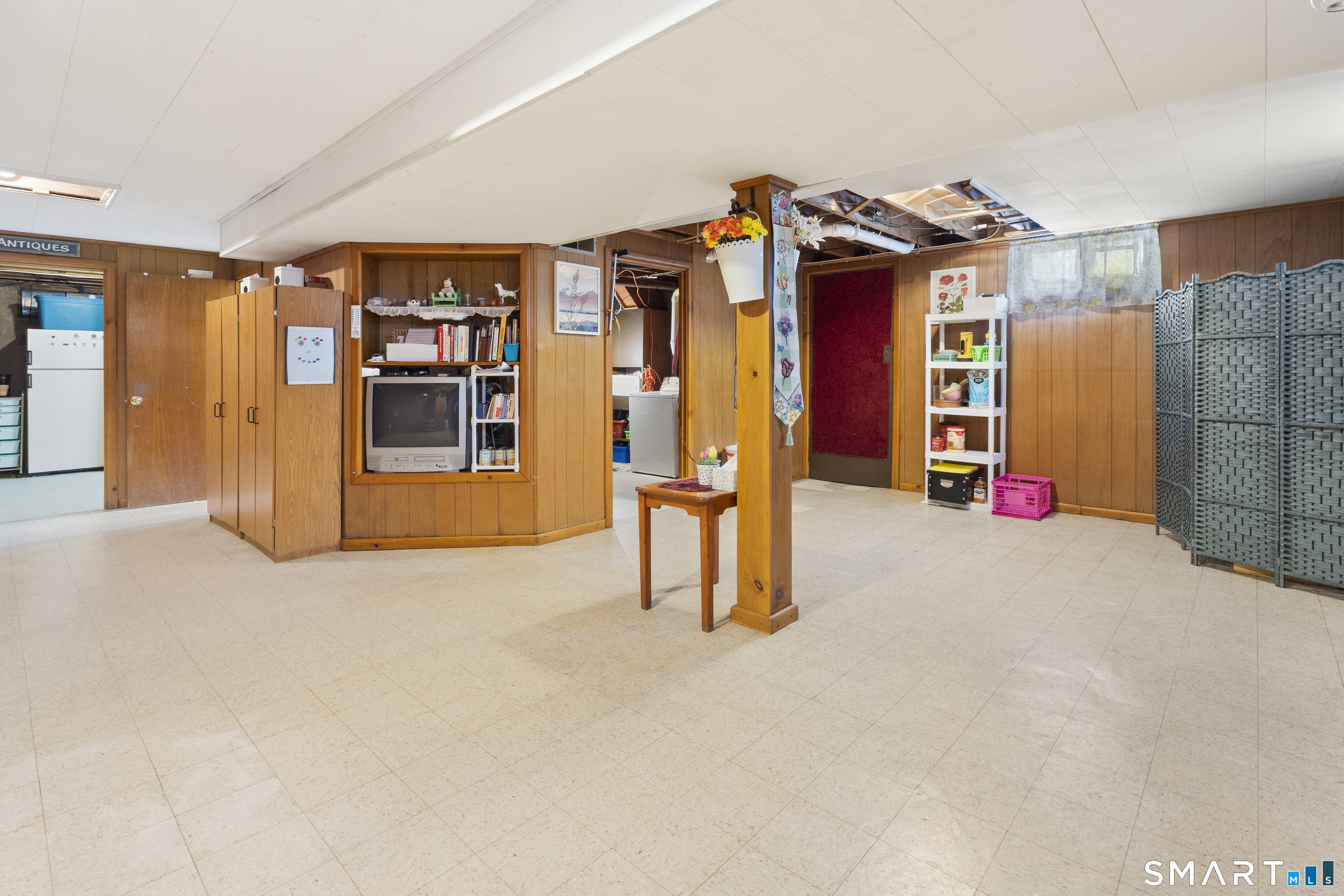 27 Mcintosh Avenue Montville CT 06382