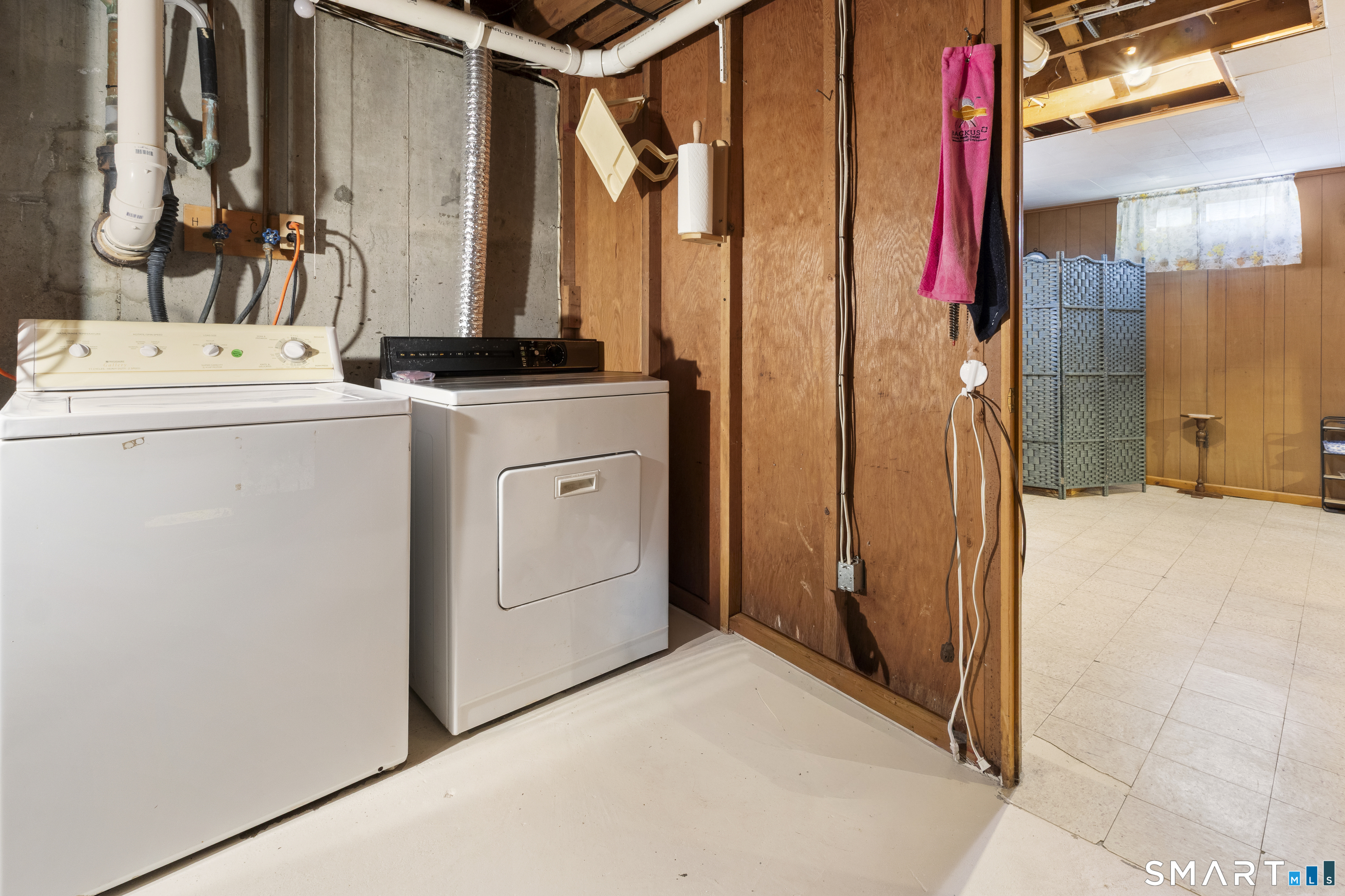 27 Mcintosh Avenue Montville CT 06382