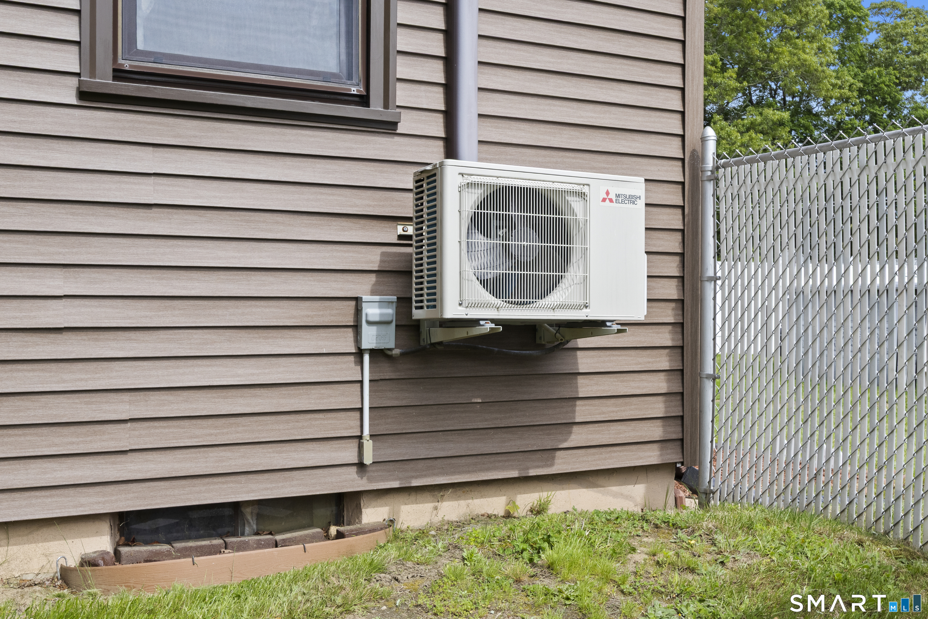 27 Mcintosh Avenue Montville CT 06382