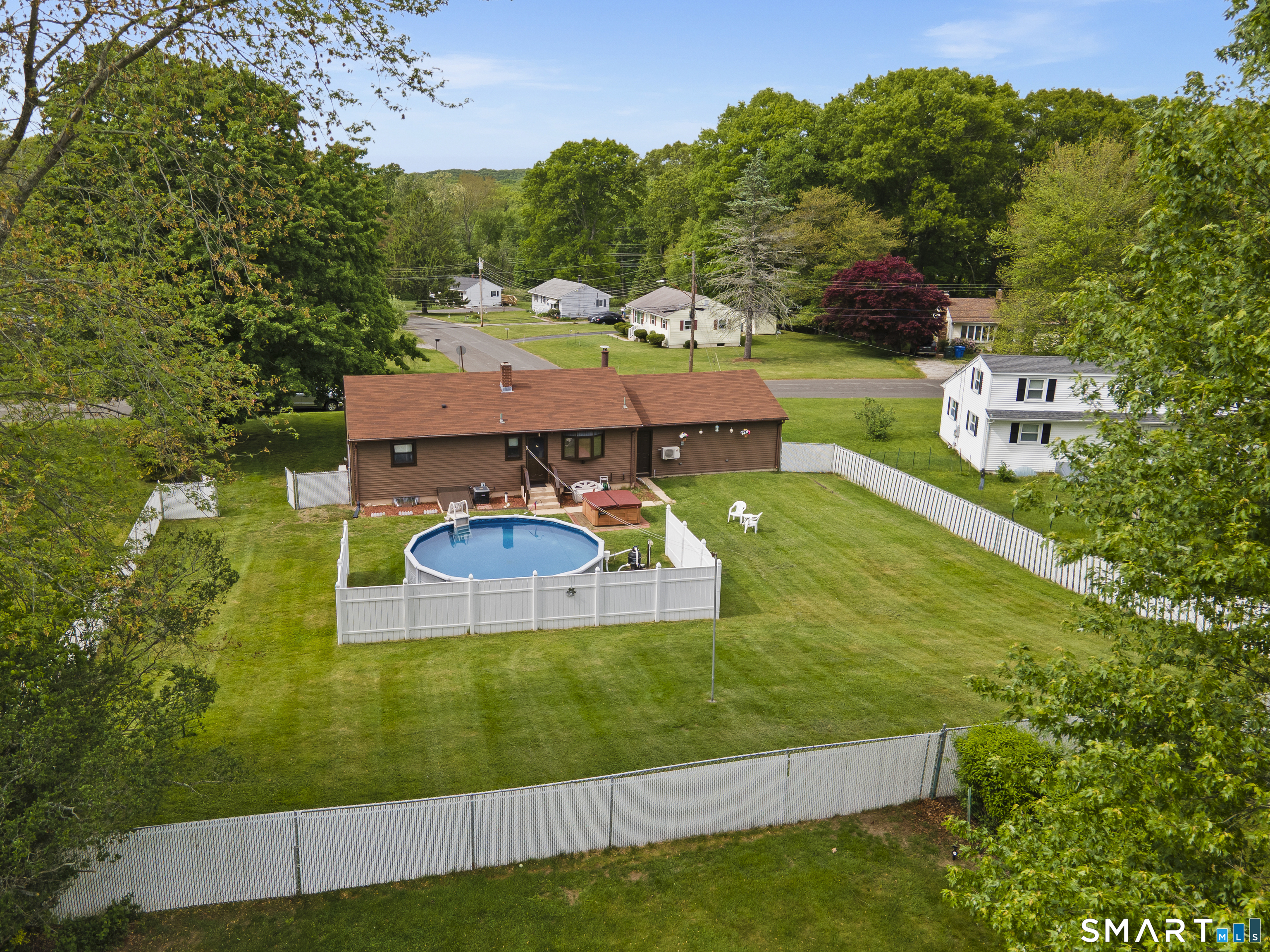 27 Mcintosh Avenue Montville CT 06382