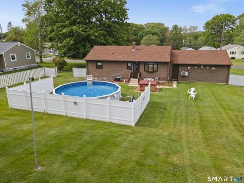 27 Mcintosh Avenue Montville CT 06382