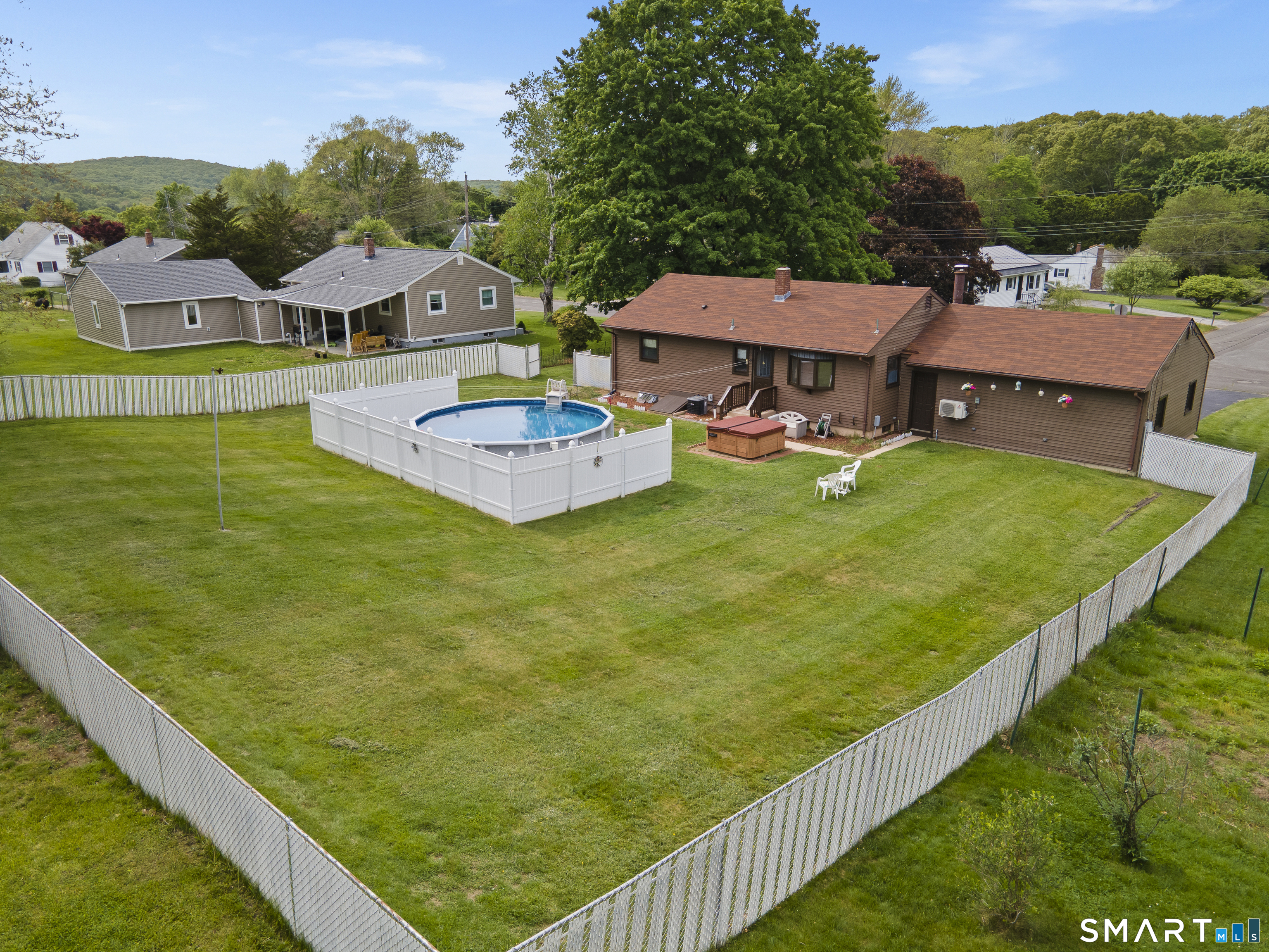 27 Mcintosh Avenue Montville CT 06382