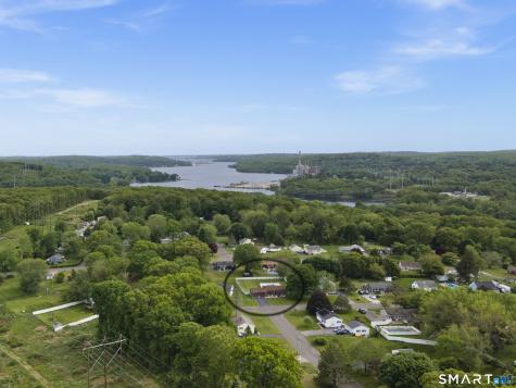 27 Mcintosh Avenue Montville CT 06382
