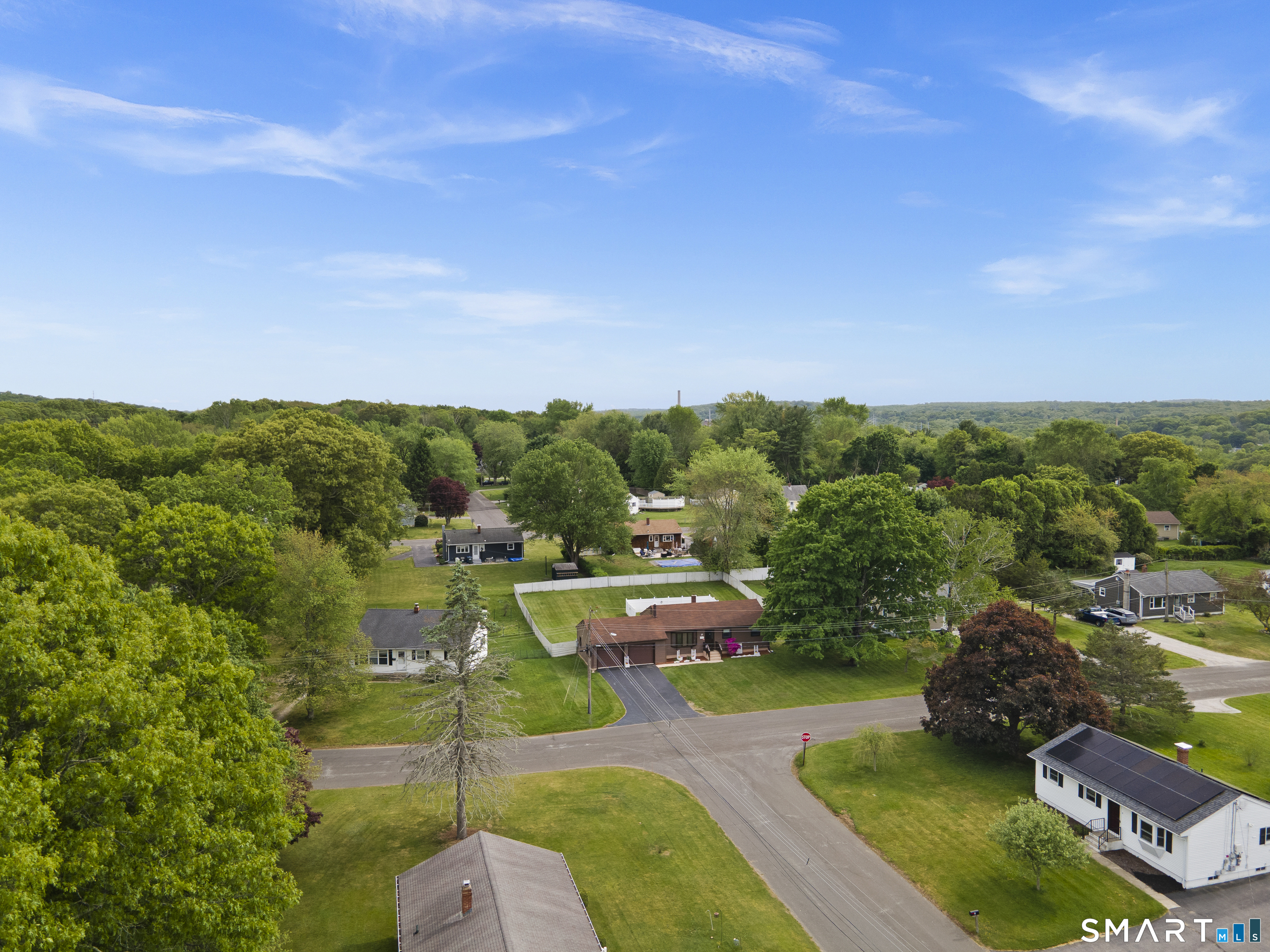 27 Mcintosh Avenue Montville CT 06382