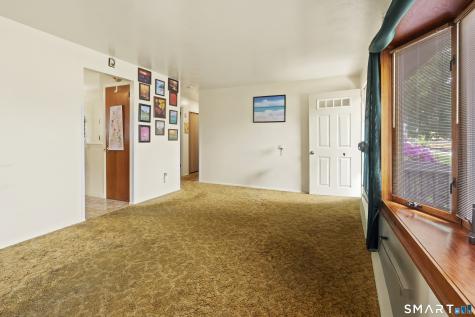 27 Mcintosh Avenue Montville CT 06382