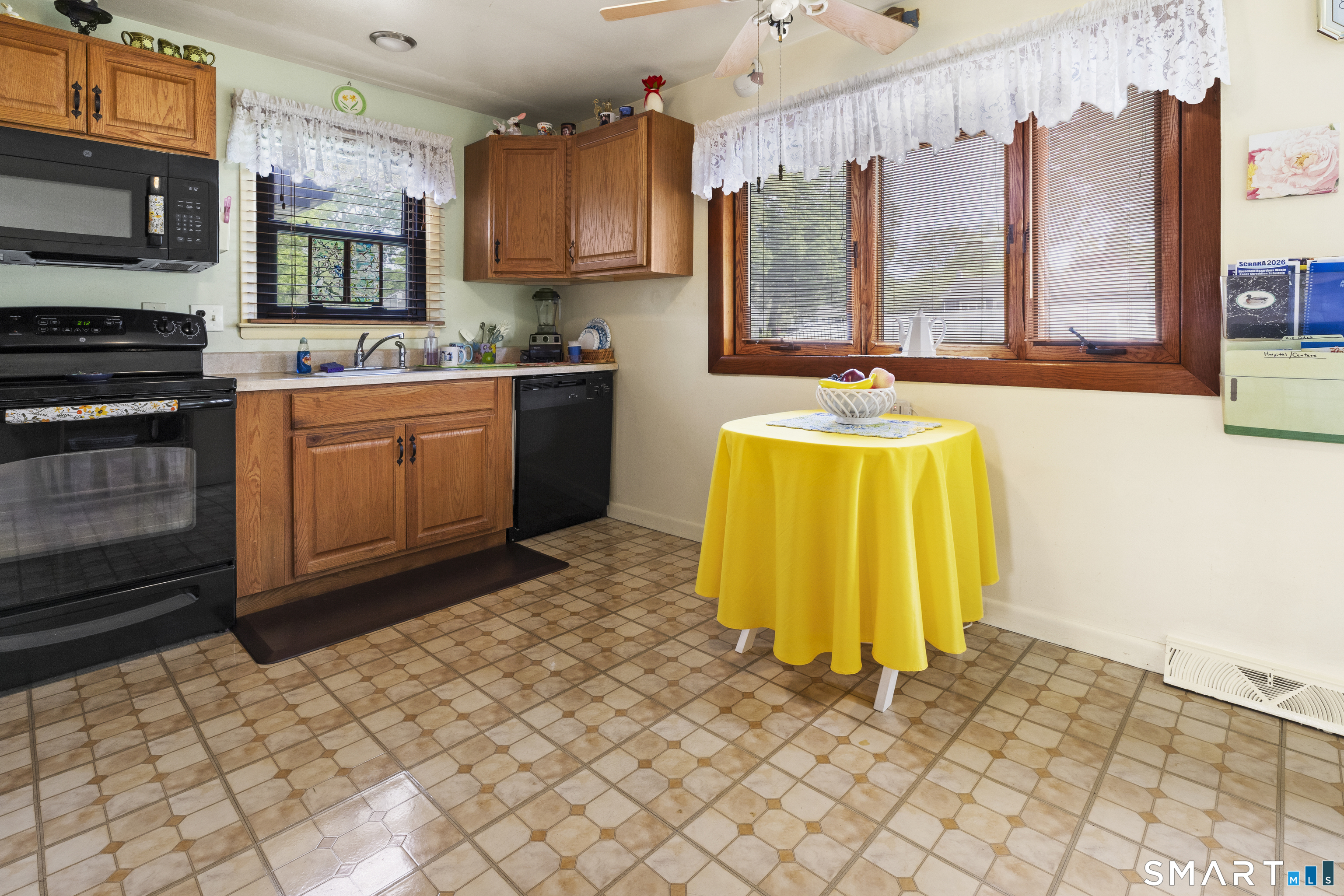 27 Mcintosh Avenue Montville CT 06382