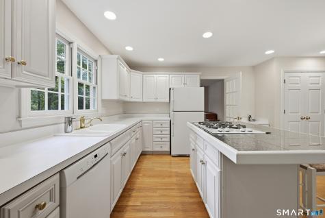 18 Cove Road Brookfield CT 06804