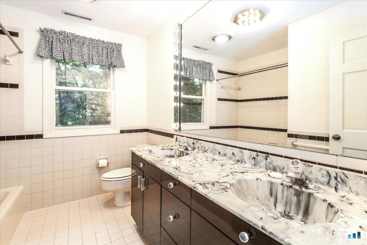 17 Herrmann Lane Easton CT 06612