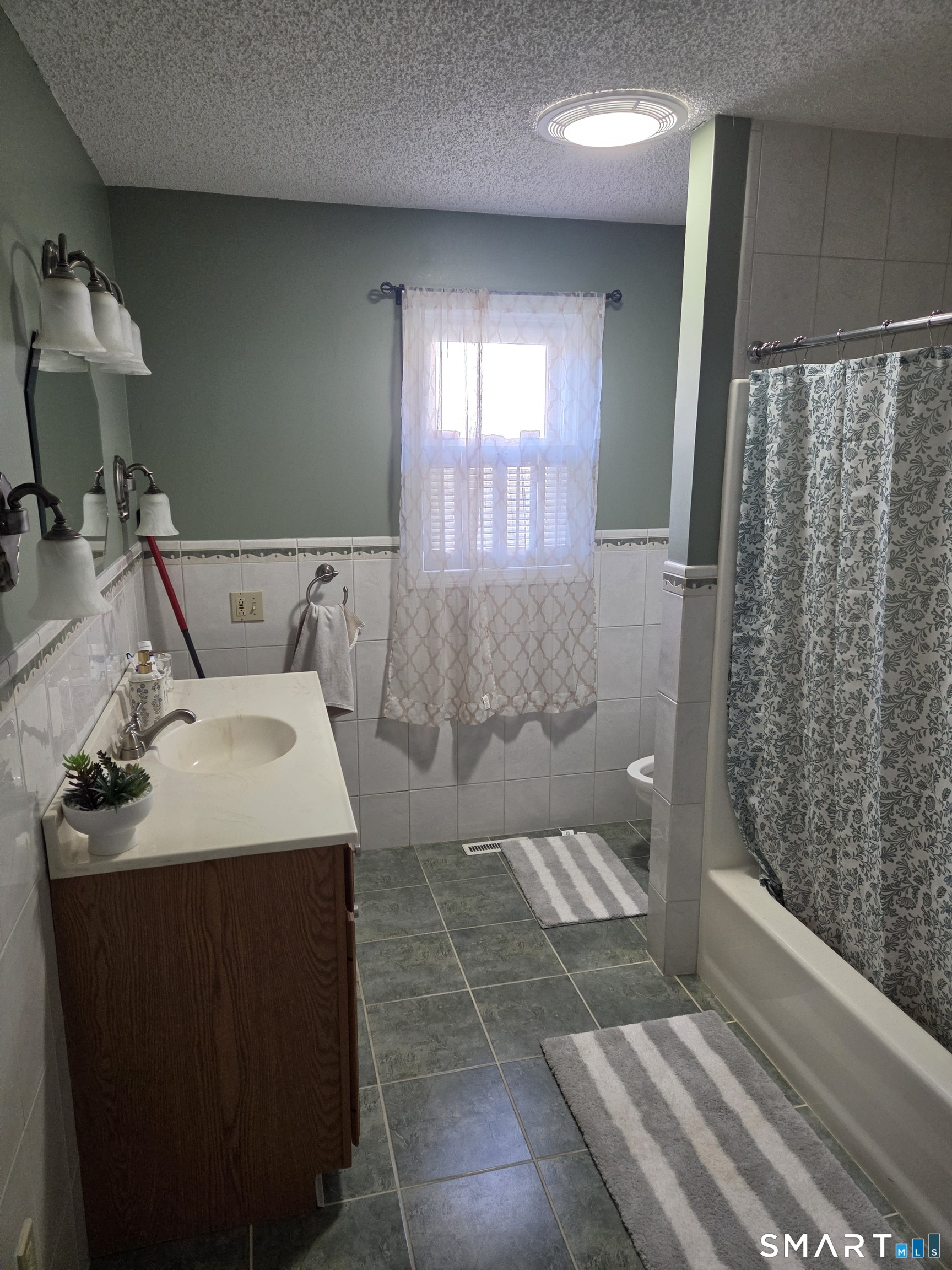 35 North Street Enfield CT 06082