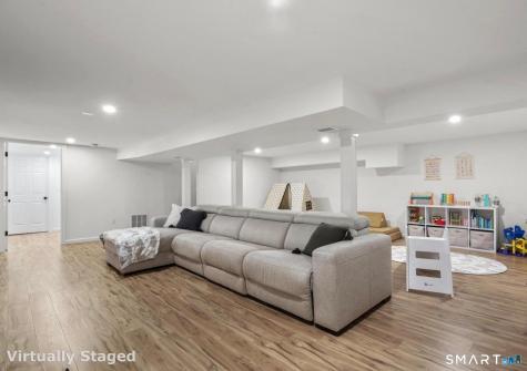 30 Pine River Road North Haven CT 06473