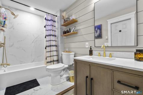 10 Anna Drive Oxford CT 06478