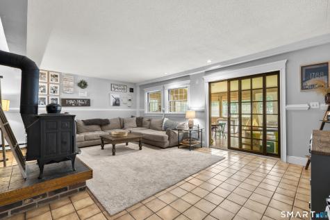 10 Anna Drive Oxford CT 06478