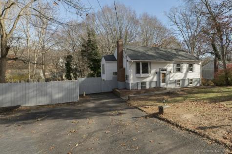 29 Lochbourne Drive Clinton CT 06413