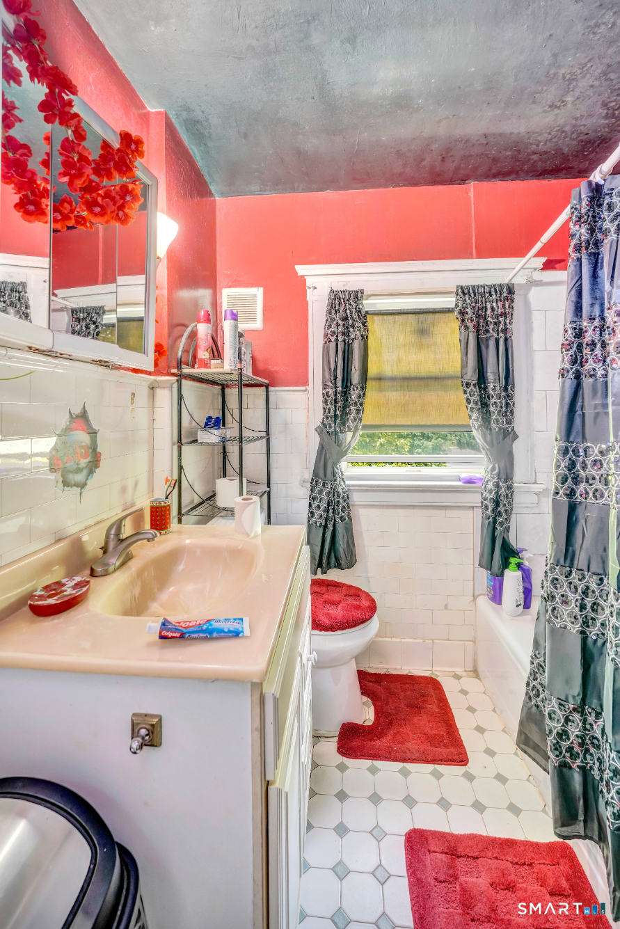 81 Fiske Street Waterbury CT 06710
