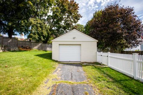 1 Central Court Norwich CT 06360