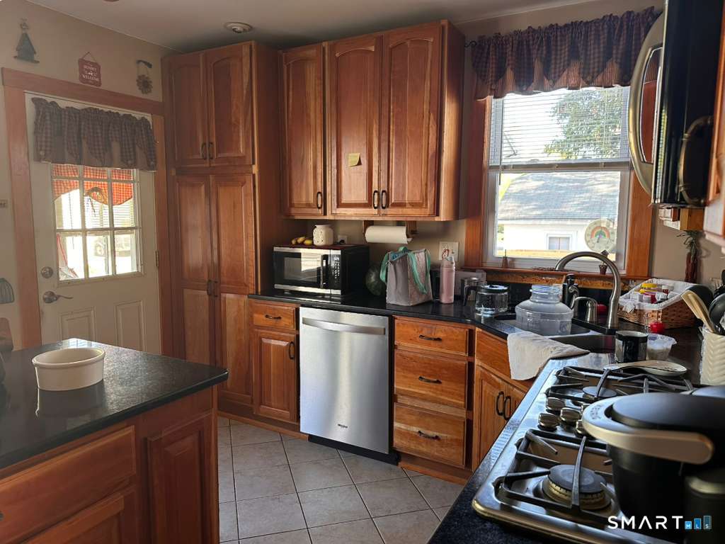 107 Phillips Street Waterford CT 06385