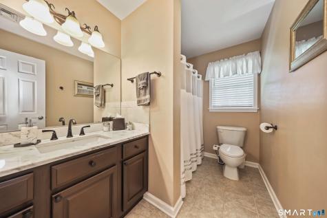 10 Fawn Meadow Drive Naugatuck CT 06770
