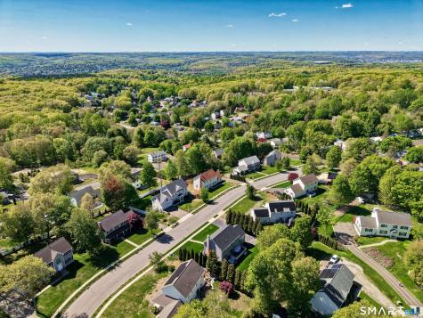 10 Fawn Meadow Drive Naugatuck CT 06770