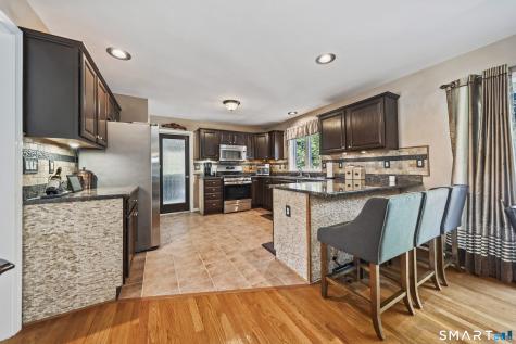 10 Fawn Meadow Drive Naugatuck CT 06770