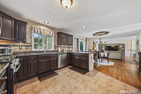 10 Fawn Meadow Drive Naugatuck CT 06770