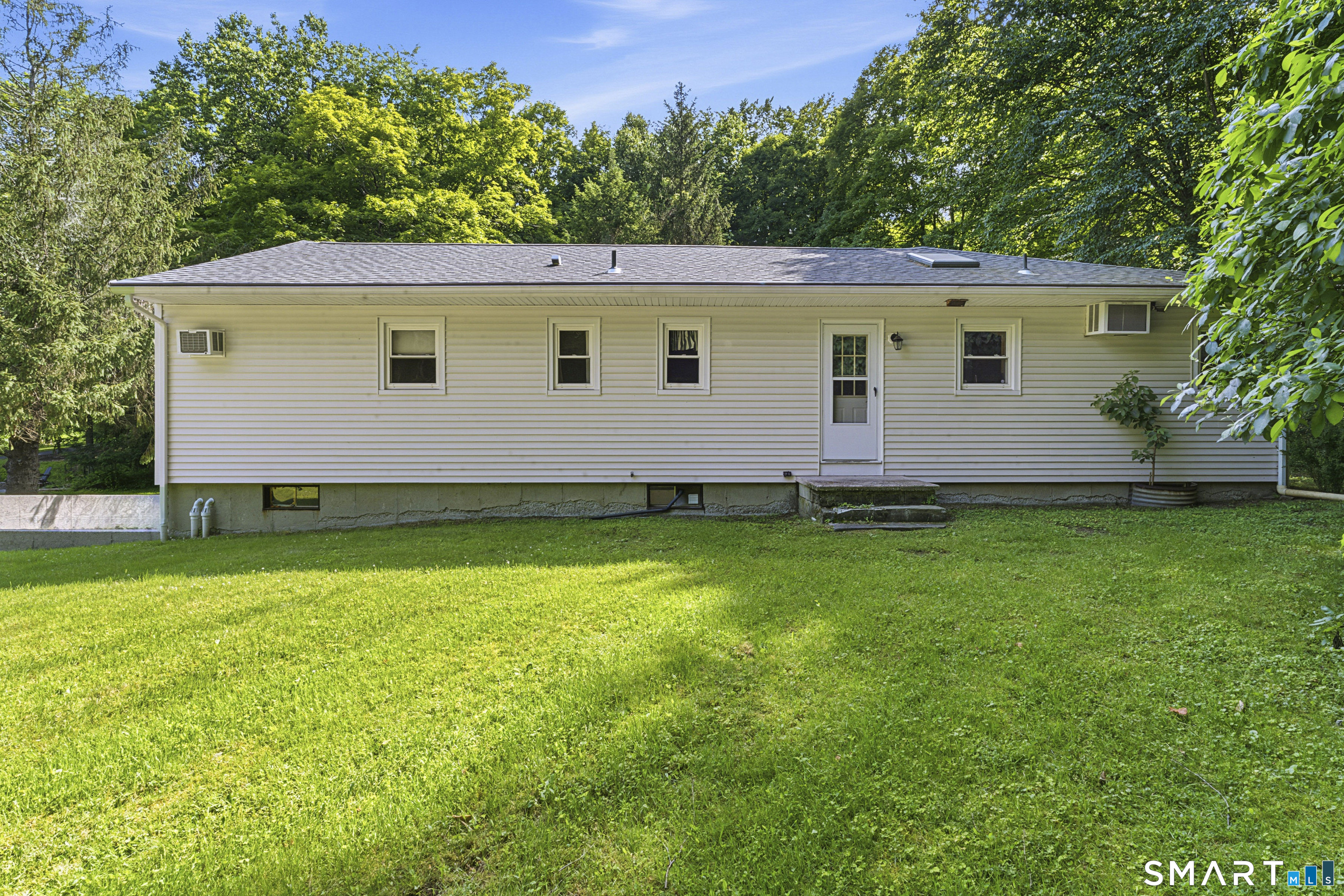 14 Saw Mill Road Newtown CT 06470