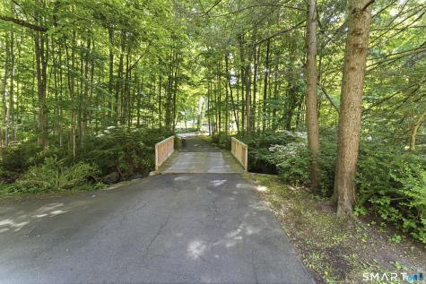 14 Saw Mill Road Newtown CT 06470