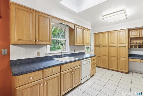 14 Saw Mill Road Newtown CT 06470