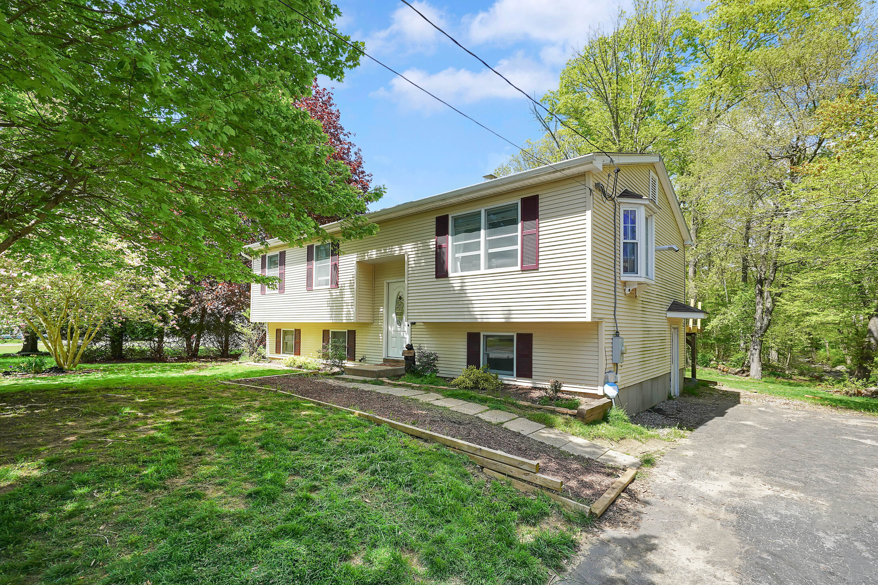 8 Beechwood Boulevard Plainfield CT 06374