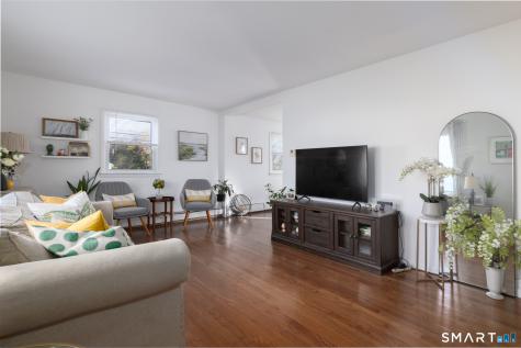 6 Raymond Road Woodbridge CT 06525