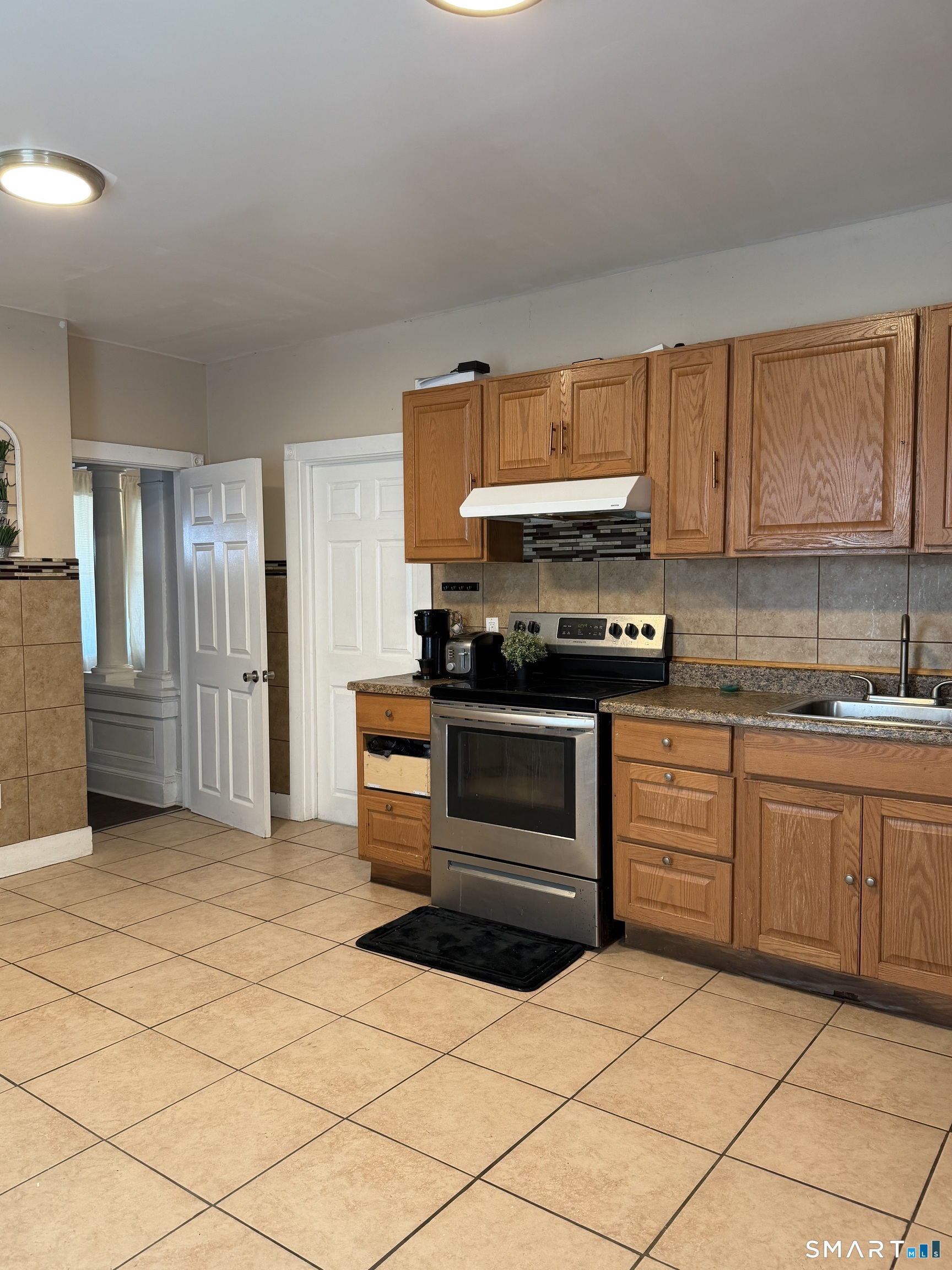 93 Ocean Avenue New London CT 06320