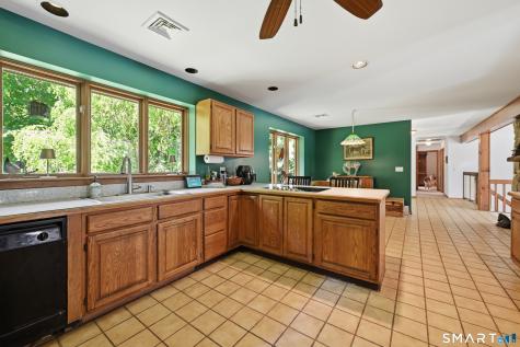 19 Hi Barlow Road Newtown CT 06470