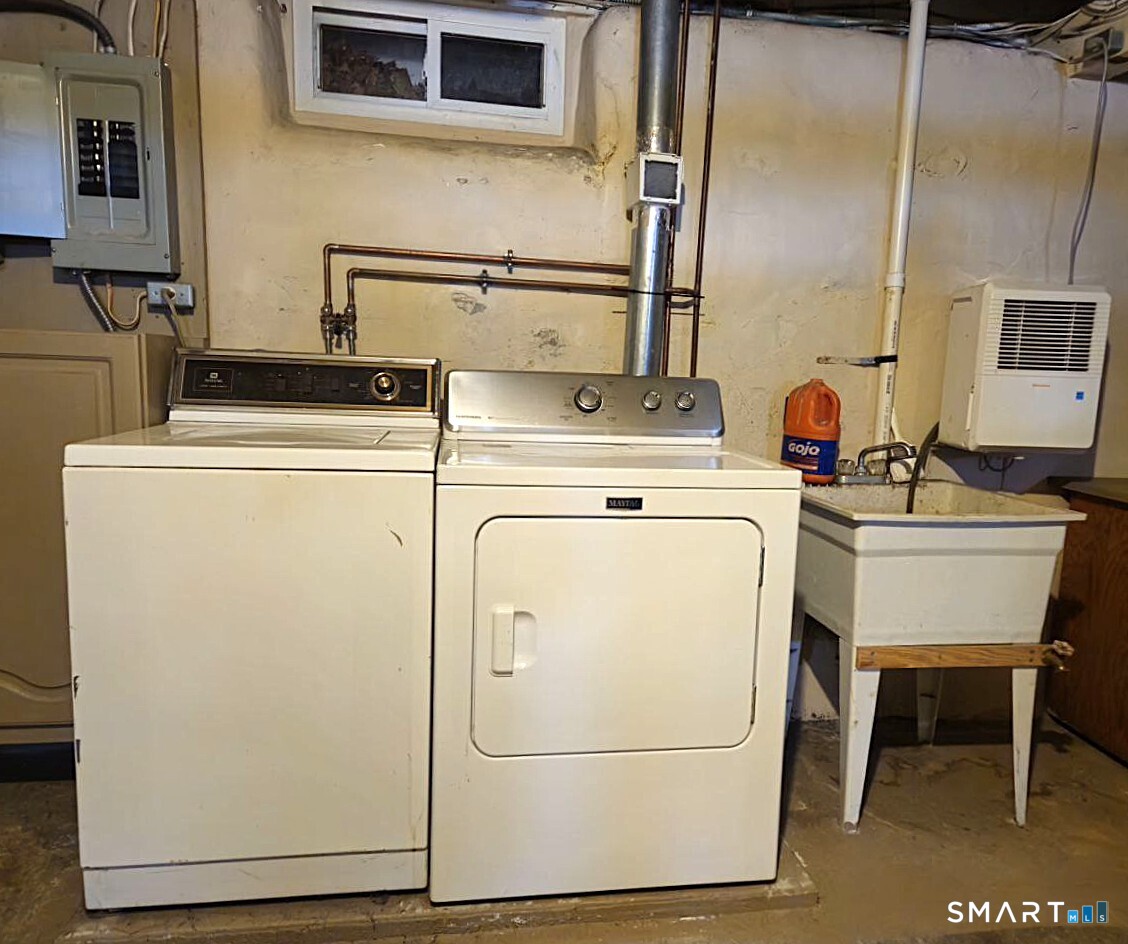 35 Lardner Road Bristol CT 06010