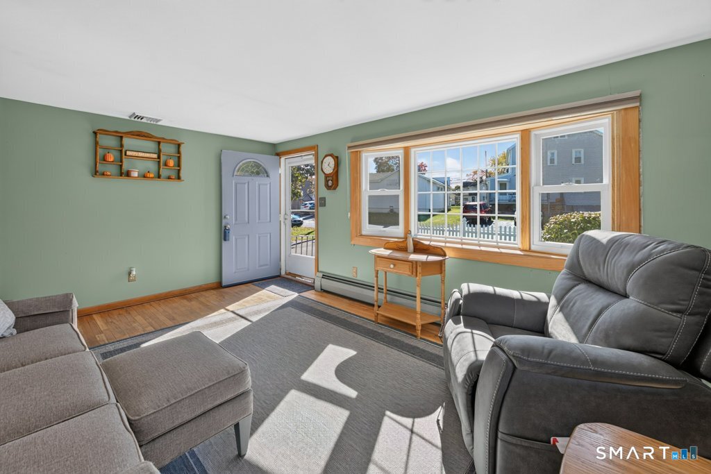 28 Dewey Place Plainville CT 06062