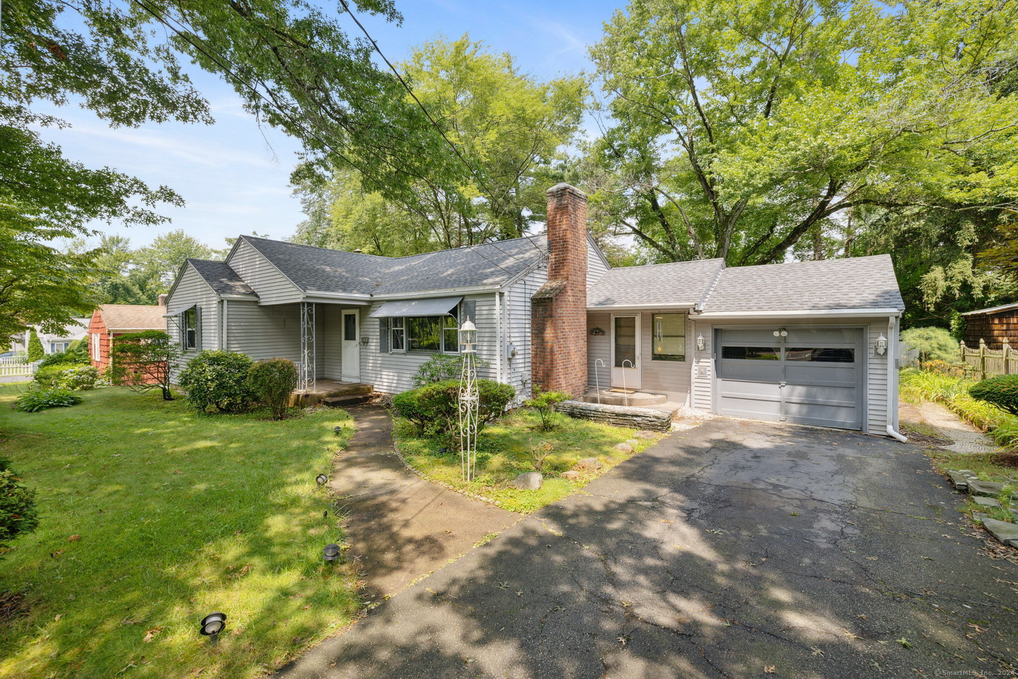 696 Bloomfield Avenue Windsor CT 06095