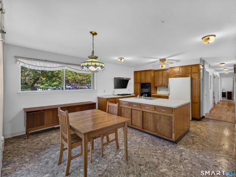 33 North High Street Clinton CT 06413